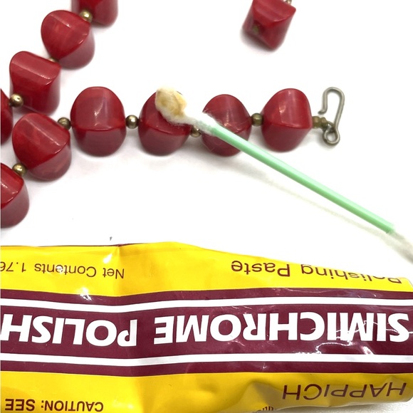 Stunning Cherry Red Swirl Bakelite Necklace - Picture 6 of 10